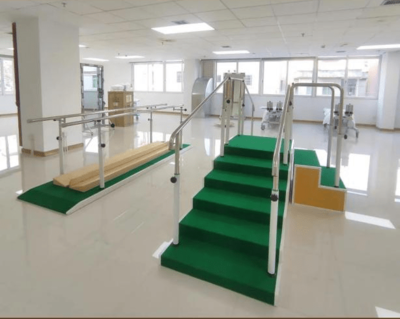 化龙医院康复治疗中心正式揭牌成立 先进设备引领健康新里程